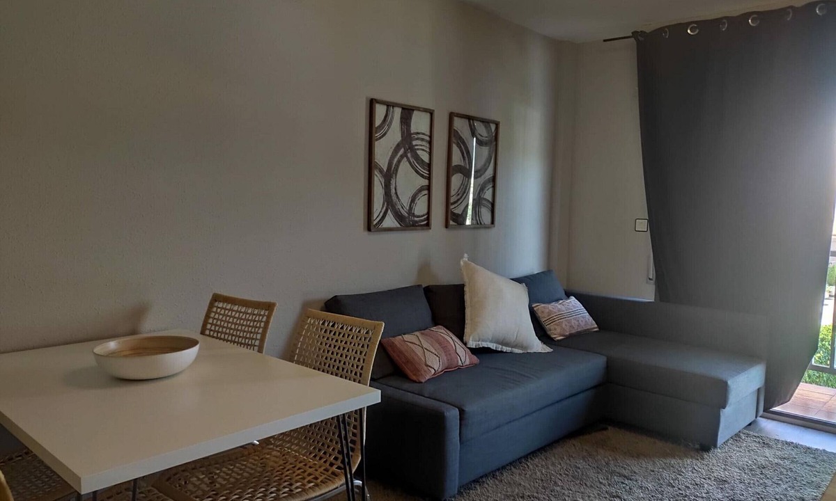 Jaca Apartment | Lovely Apartment with Pool, Squash, Gym, and Parking near Jaca Center
