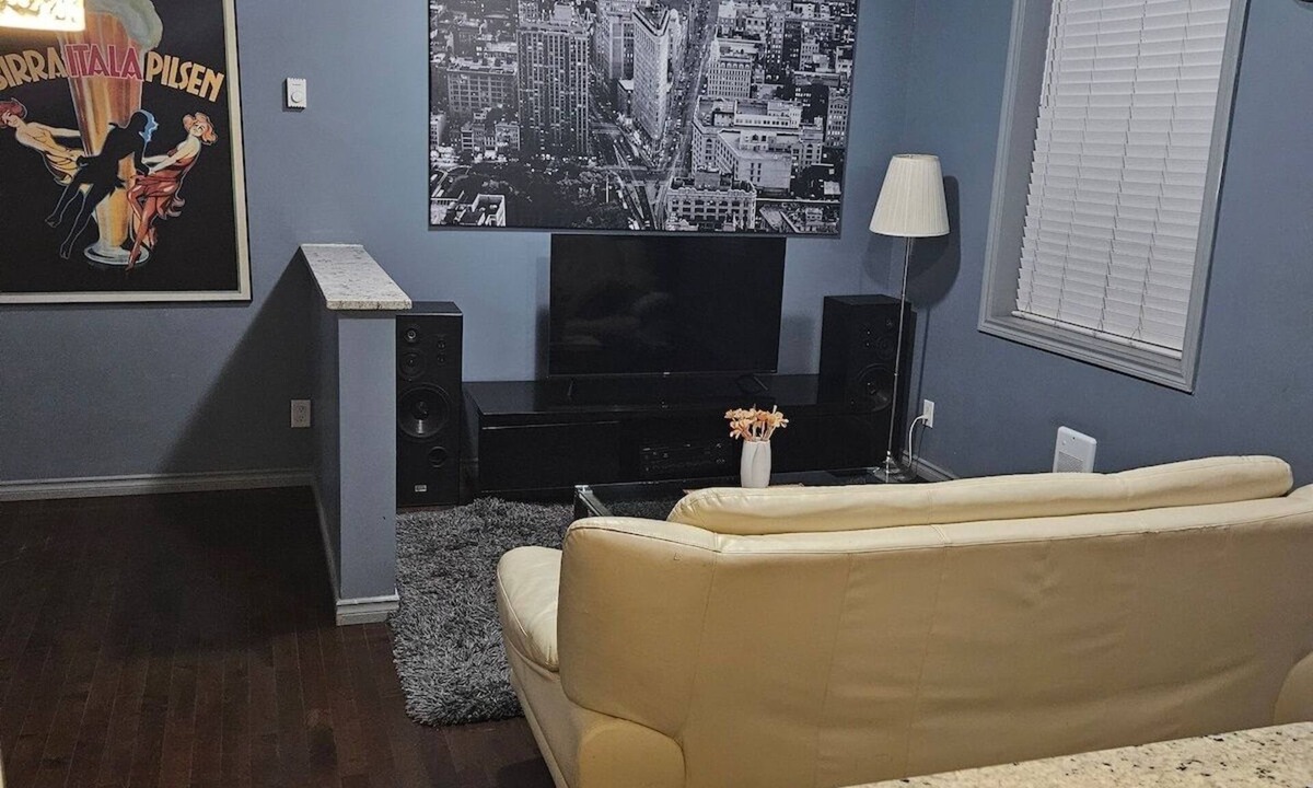 ByWard Market Apartment | Lovely App Downtown Ottawa 25D