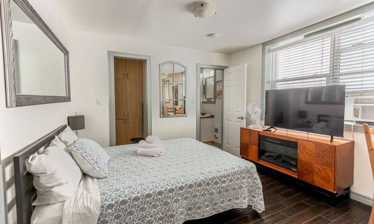 Byward Market - Parliament Hill Apartment | Lovely App Downtown Ottawa 29D