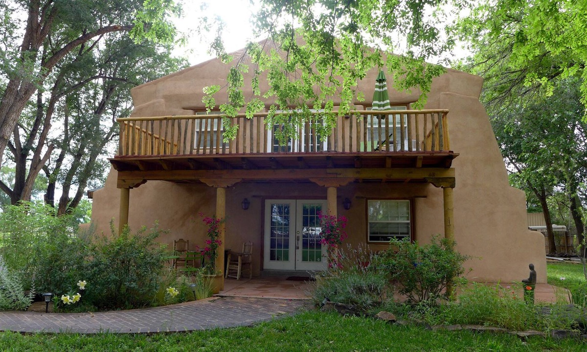Bosque Farms House | Lovely Artist's Loft/Studio in Rural Setting
