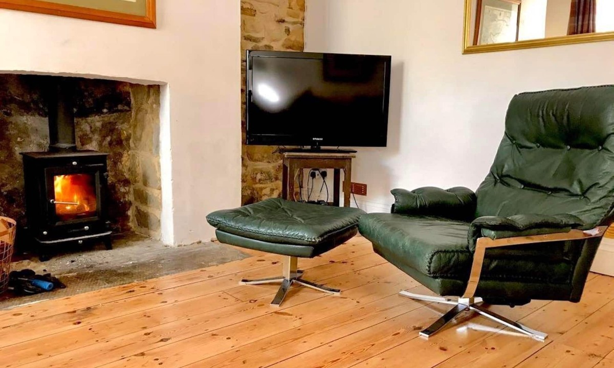 St Leonards-On-Sea Apartment | Lovely beachfront Apartment with private courtyard