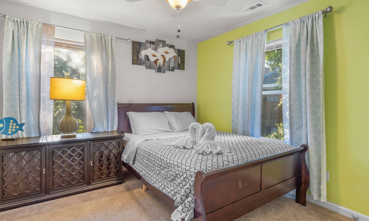 East Ocean View House | Lovely Beach House -Ocean Duplex