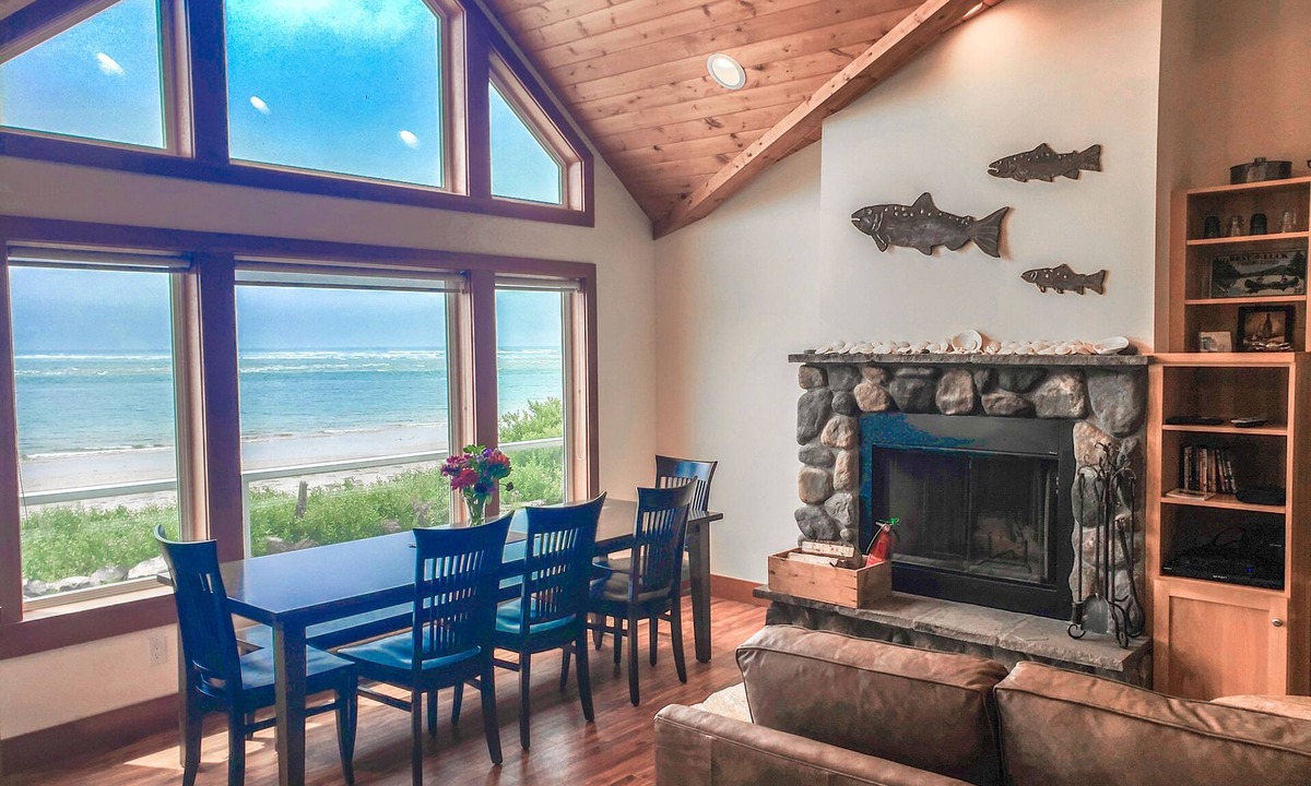 Happy Camp Hideaway House | Lovely Beachfront Home with Amazing Views!