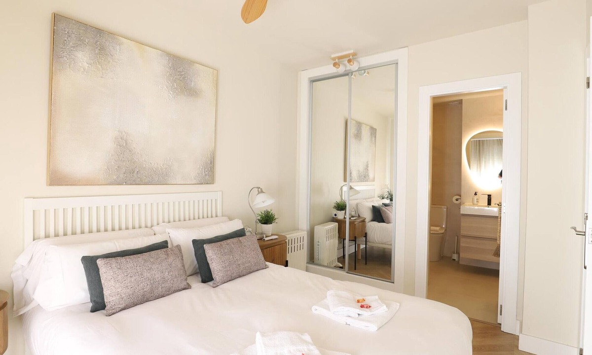 Sagunto Apartment | Lovely Beachside Apartment with Free Wifi and All Amenities