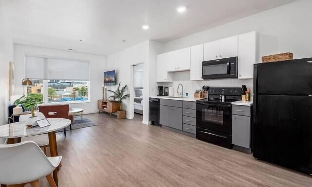 Downtown Columbus Apartment | Lovely Blue Boho 1BR Suite - Columbus!