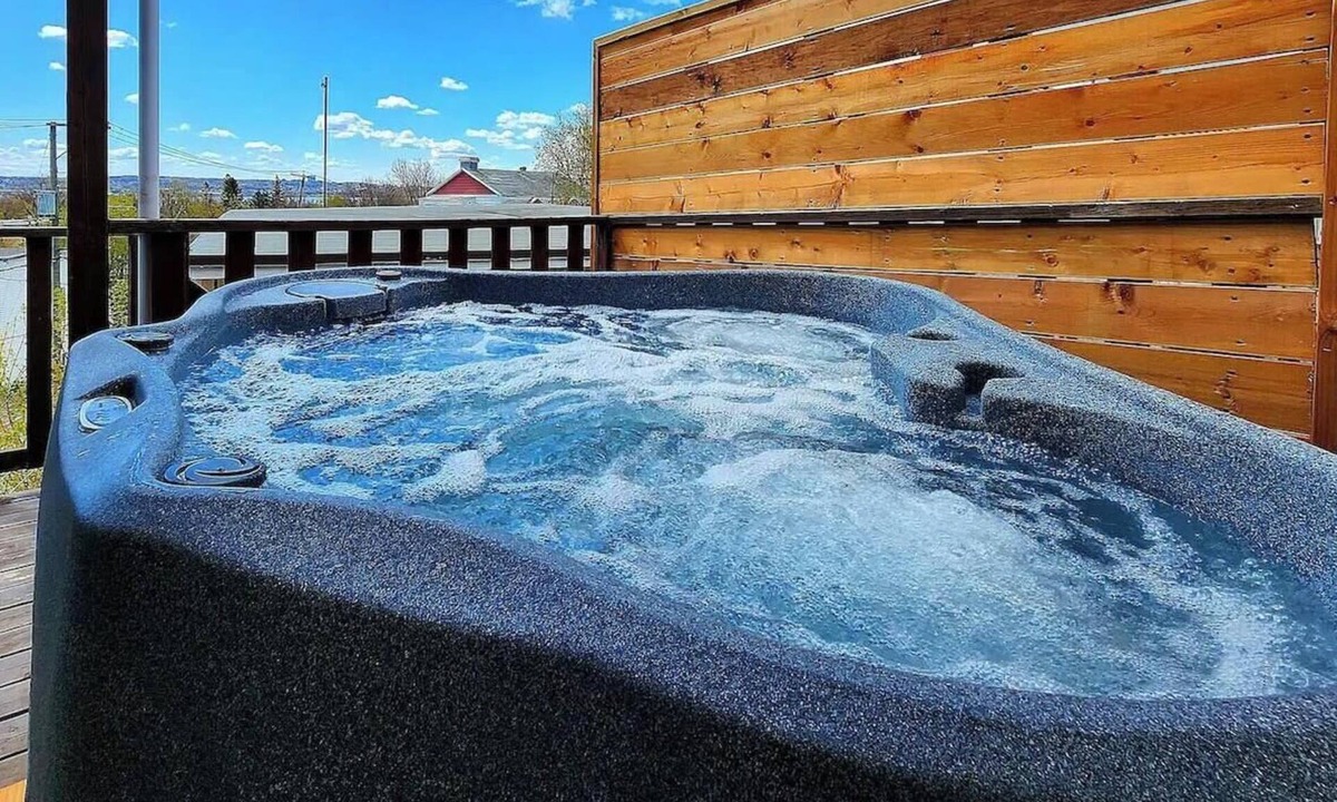 Quartier 5-4 Apartment | Lovely Boho Spa Sauna AC and Free Parking