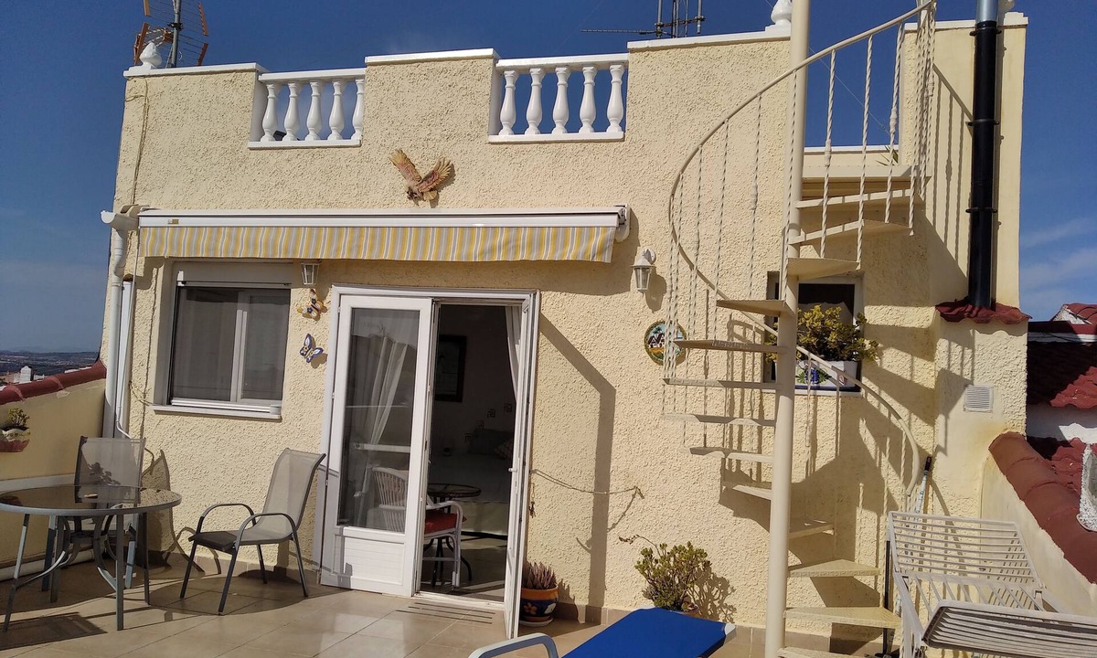 Quesada Apartment | Lovely bright and cosy studio apartment