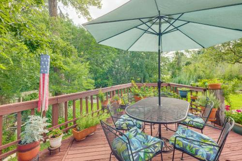 College Station House | Lovely Bryan Home w/Deck - 4 Mi to Kyle Field!