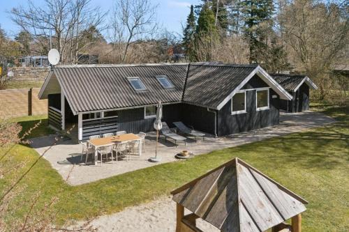 Hoeve Strand House | Lovely Cottage Close To A Beautiful Beach