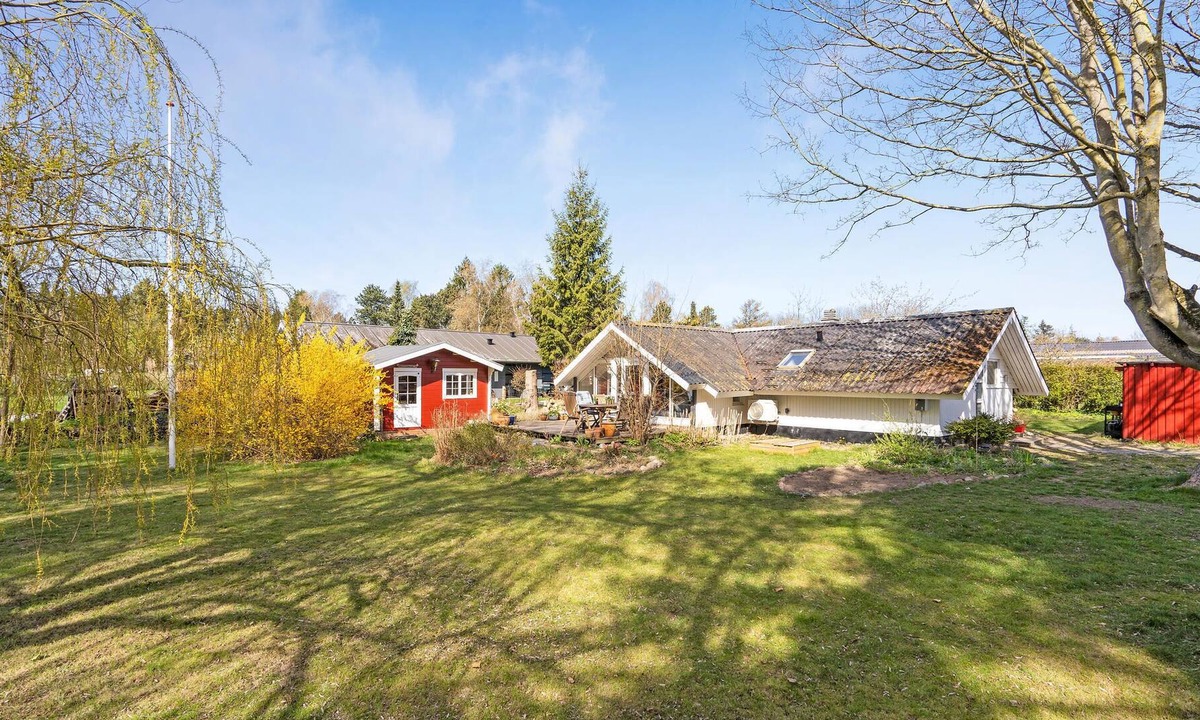 Lundby House | Lovely cottage with cozy, large living room near Dybsø Fjord.