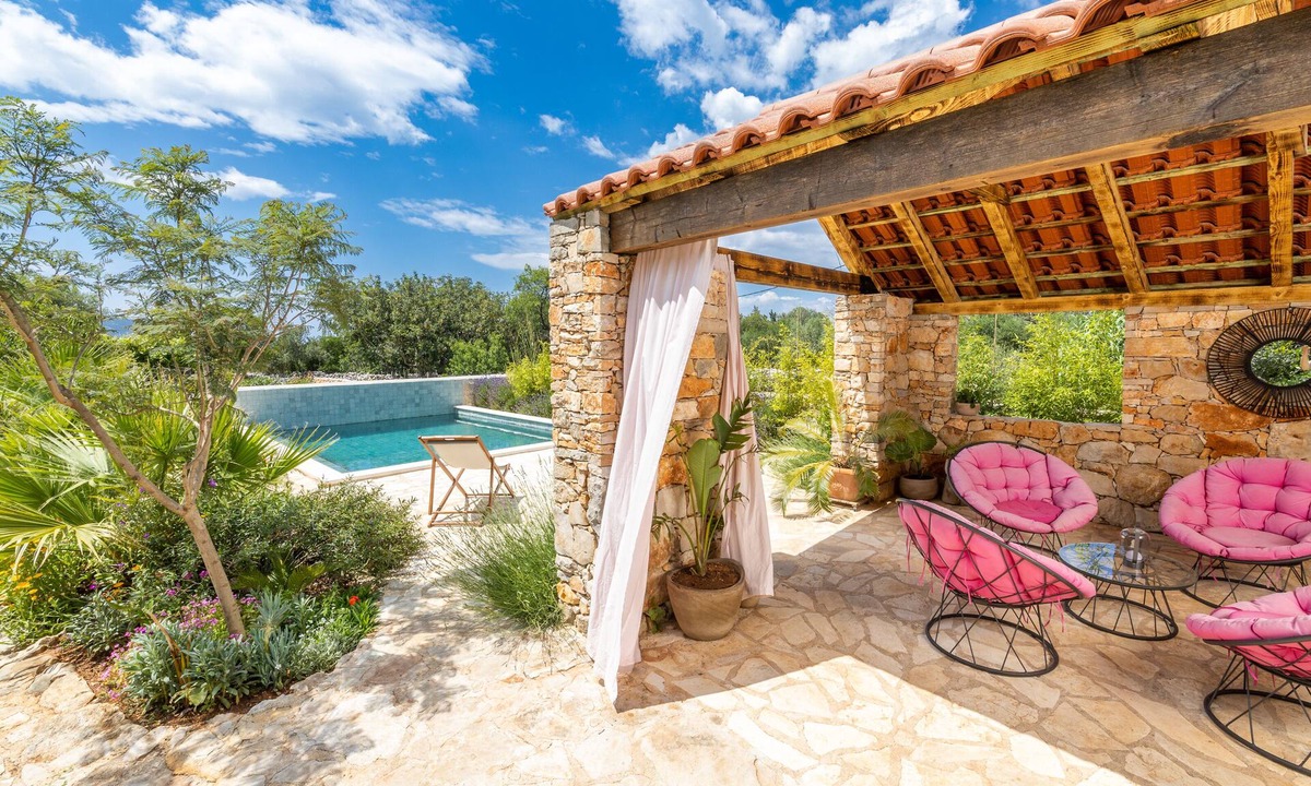 Rudina Cottage | Lovely Cottage with Garden and Swimming Pool