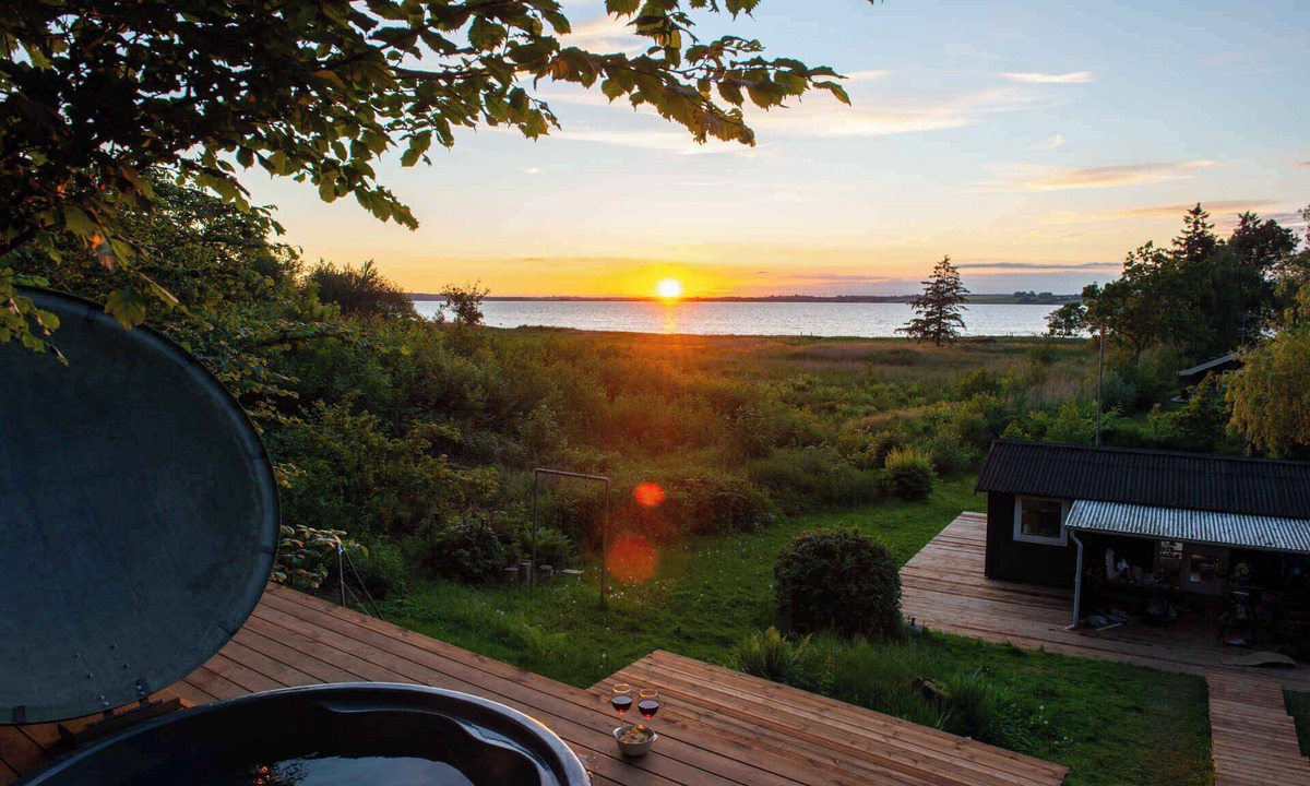 Holbaek House | Lovely cottage with wilderness bath and view