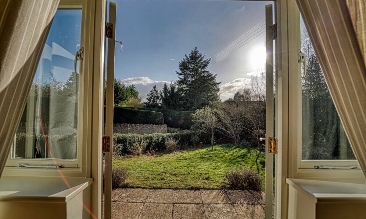 Bredons Norton House | Lovely Countryside Cottage.