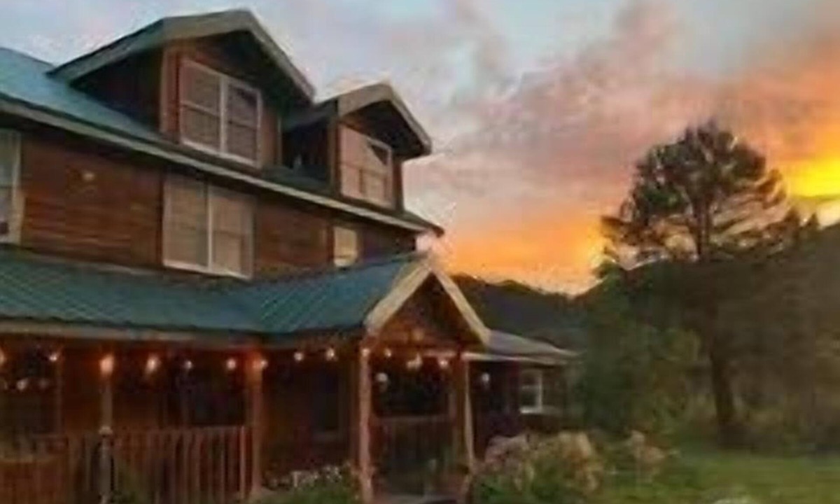 Chama Cabin | Lovely cozy room with great amenities