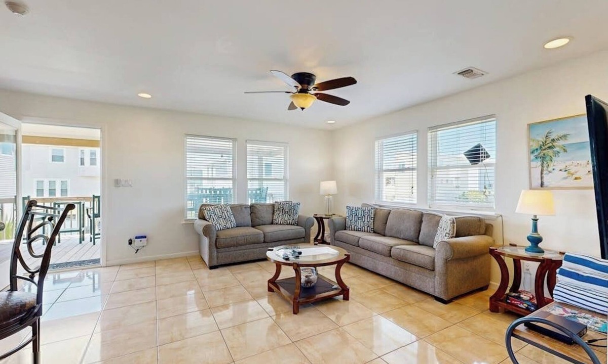 Terramar Beach House | Lovely dog-friendly villa with great beach views & deck