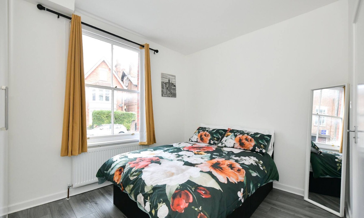 Reading Apartment | Lovely Double Bed Studio - Reading Town Centre