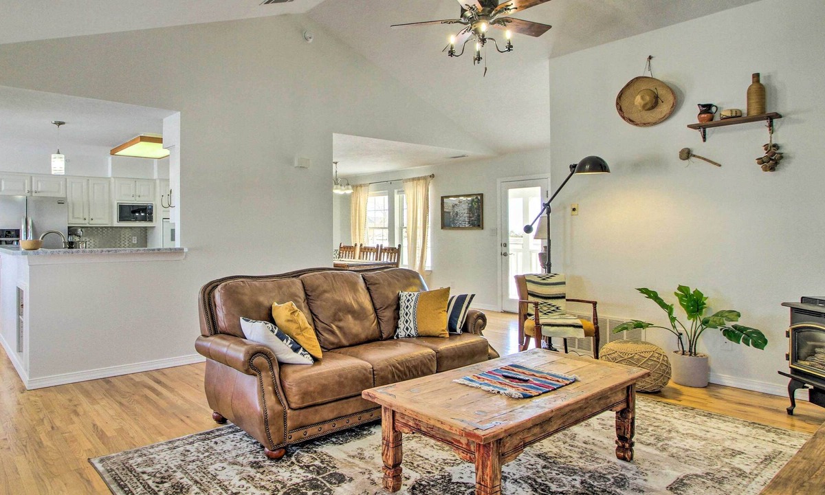 Edgewood House | Lovely Edgewood Home ~ 34 Mi to Albuquerque!