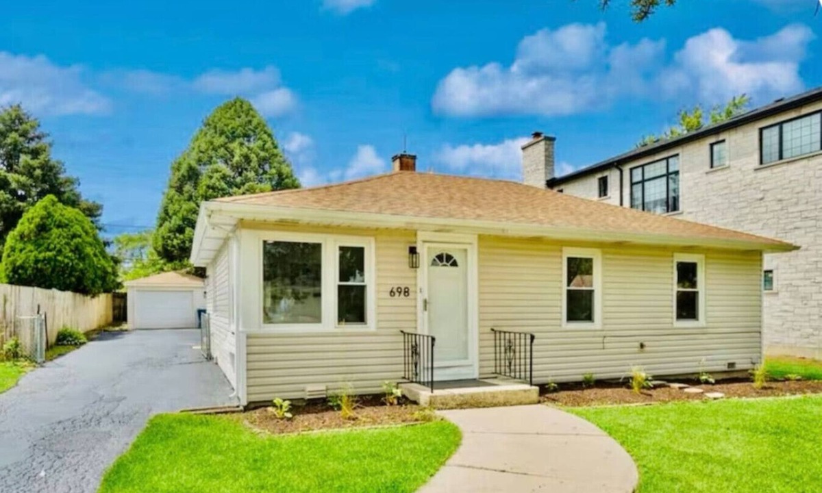 Elmhurst House | Lovely Elmhurst Ranch 4 Beds 2 Baths