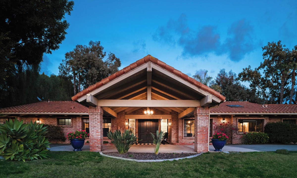 Rancho Santa Fe House | Lovely, Family Home Tucked away in the Coveted RanchoSantaFe area of San Diego