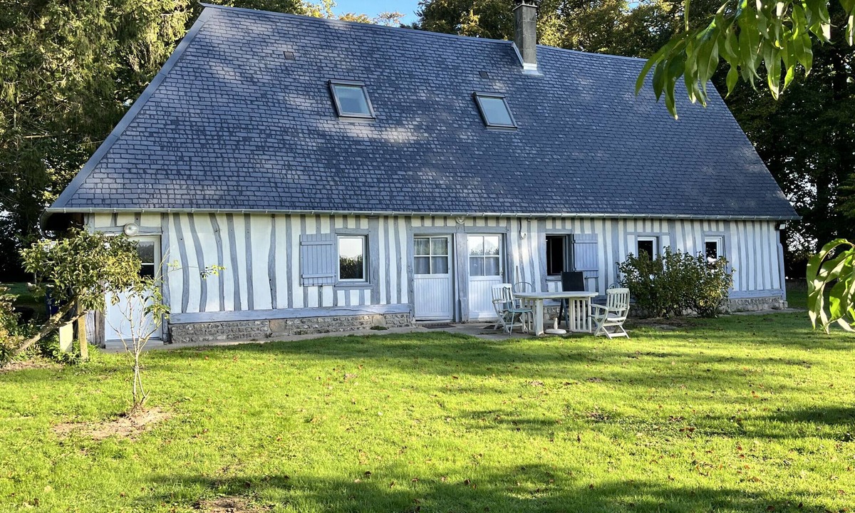 Thil-Manneville Apartment | Lovely flat in an old farmhouse in the countryside