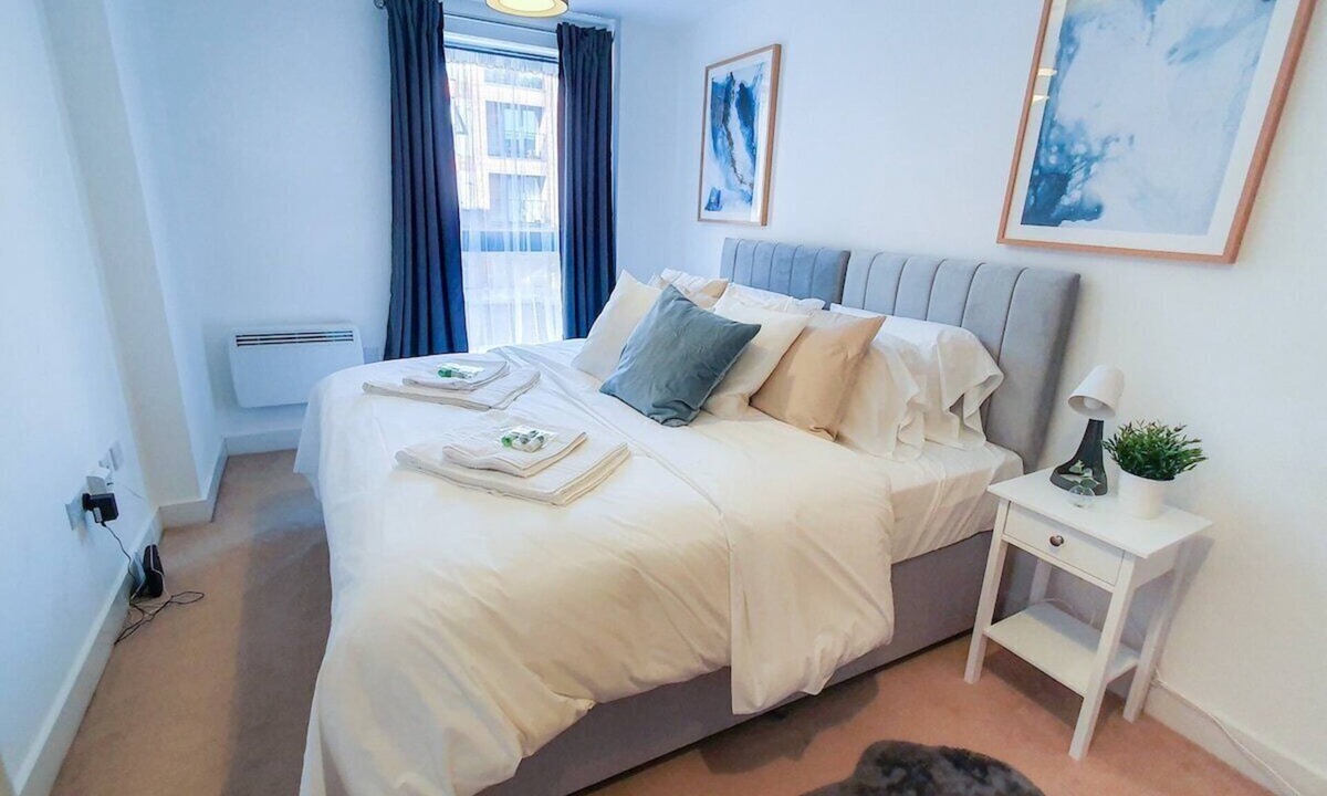 Gloucester Apartment | Lovely Flat in Kiln Close with Free Parking