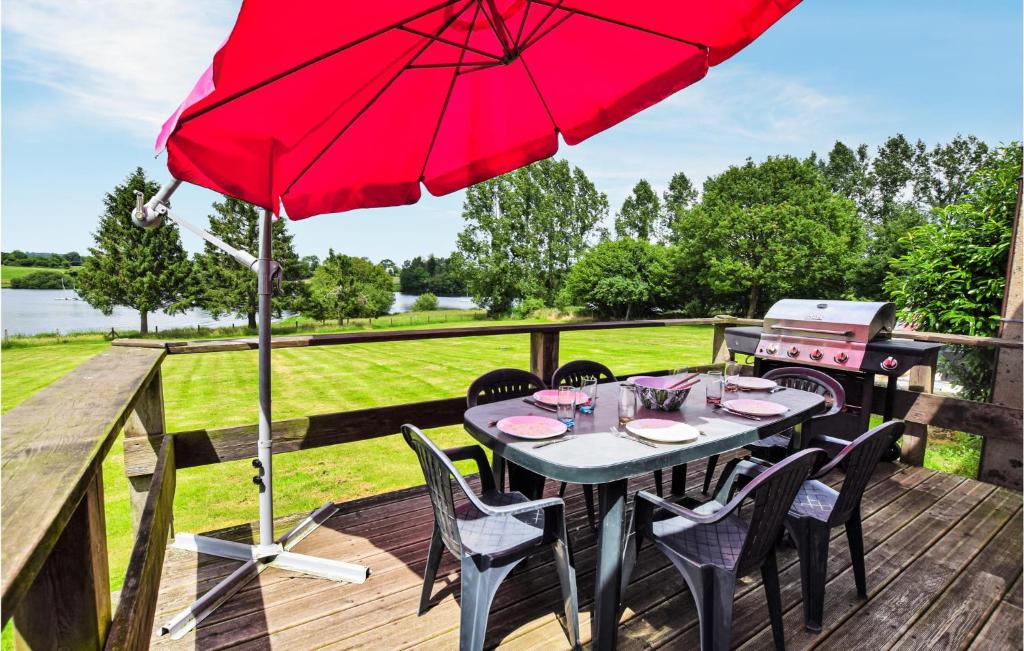 Saint-Germain-de-Tallevende-la-Lande-Vaumont House | Lovely Home In Vire Normandie With Wifi