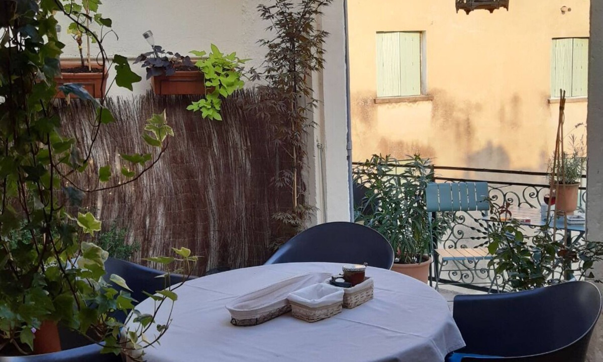 Saint-Quentin-la-Poterie House | Lovely apartment with terrace