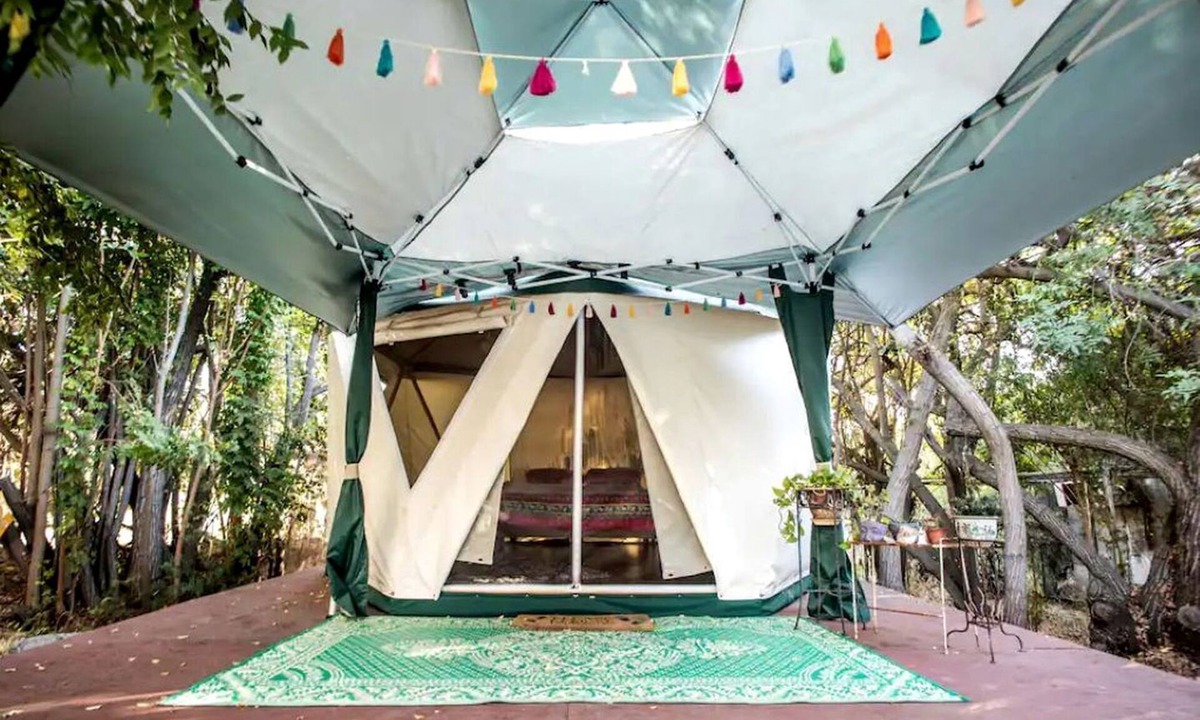 El Cajon House | Lovely Glamping Tent for Three with a Shared Pool near Lakeside, California