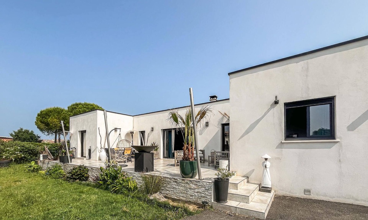 Saint-Cesaire-de-Gauzignan House | Lovely home in Saint-Césaire-de-Gauzi with WiFi