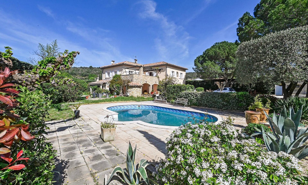 Saint-Julien-les-Rosiers House | Lovely home in Saint-Julien-les-Rosie