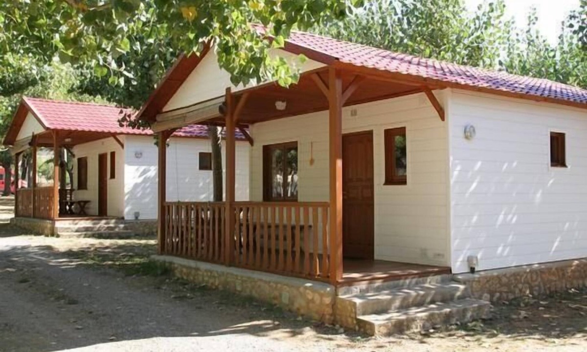 La Puebla de Roda House | Lovely Holiday House in Isábena with Common Pool