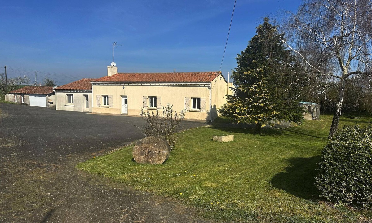 Mauges-sur-Loire House | Lovely Holiday Home in Loire for 10