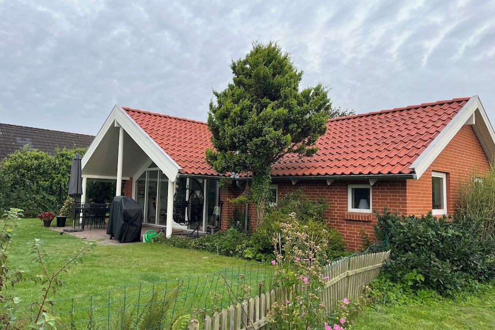 Hvidbjerg Strand House | Lovely holiday home 350 meters from Høll Strand