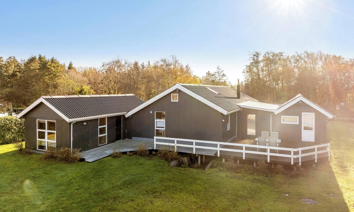Ronbjerg House | Lovely holiday home in scenic surroundings only 300 meters from the Fjord.