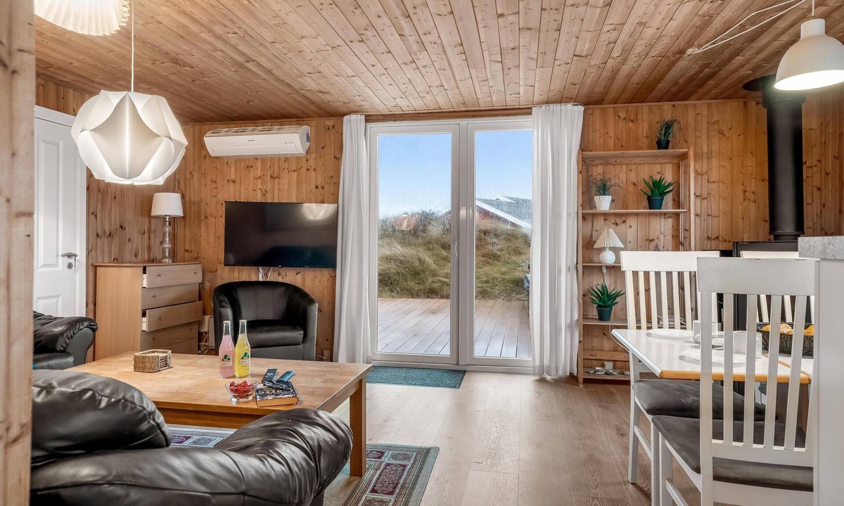 Frostrup House | Lovely holiday home with a large terrace and outdoor hot tub, 500 meters from.
