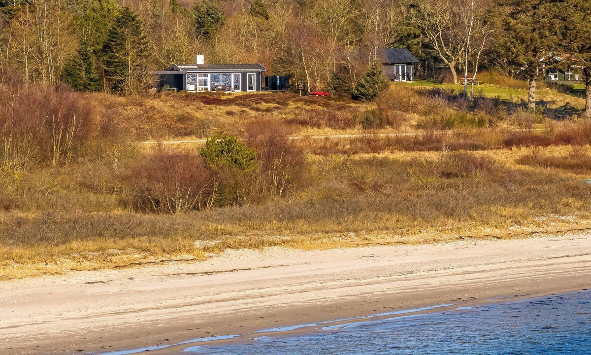 Amtoft House | Lovely holiday home with panoramic view of the fjord.