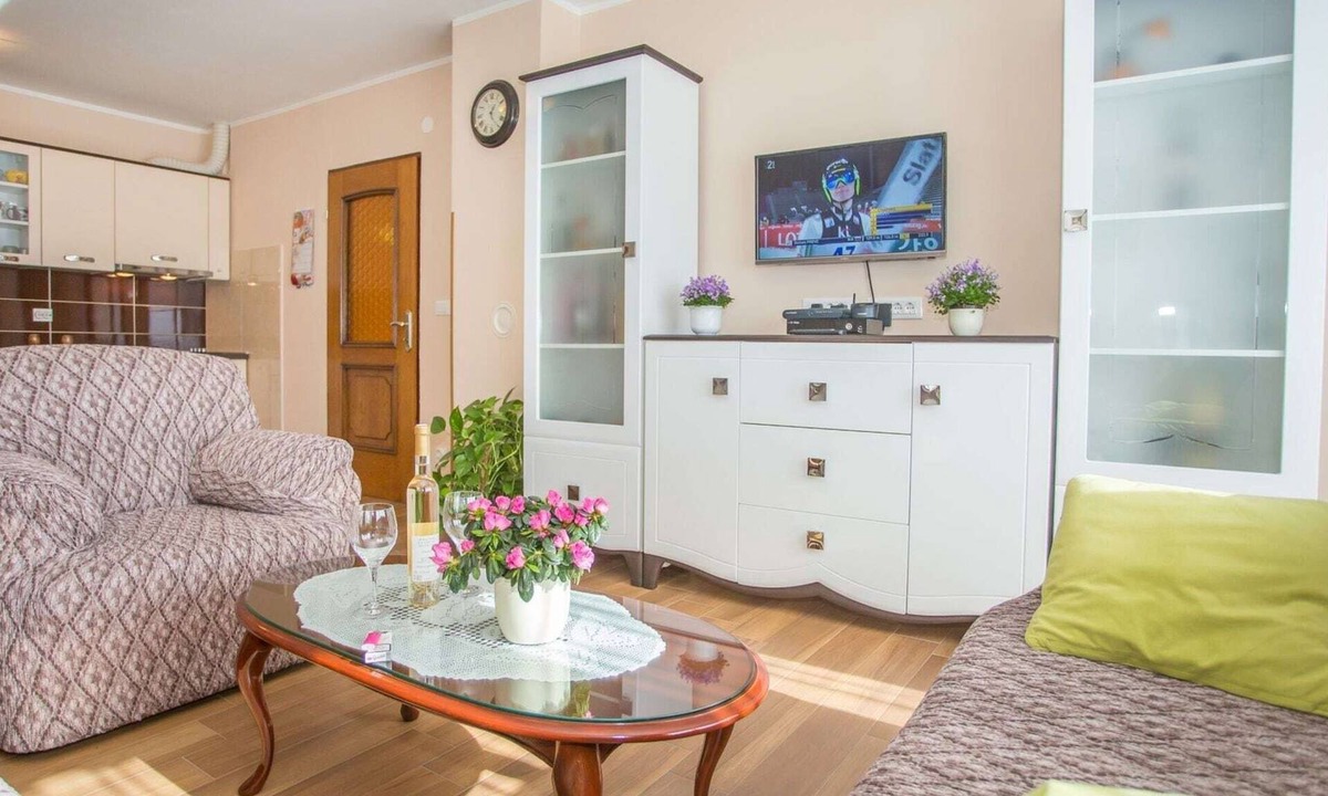 Brulo Villa | Lovely holiday house for 6 guests, in a quiet district close to the beach