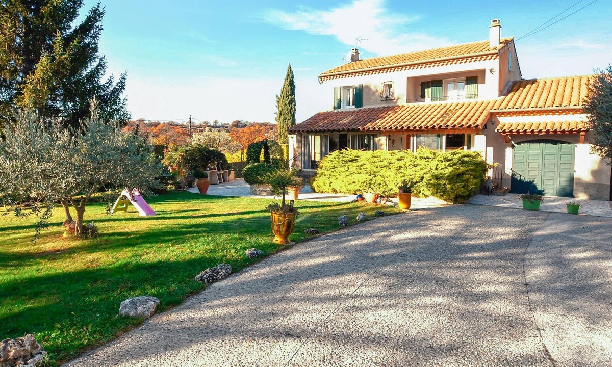 Malemort-du-Comtat House | Lovely home in Malemort-du-Comtat