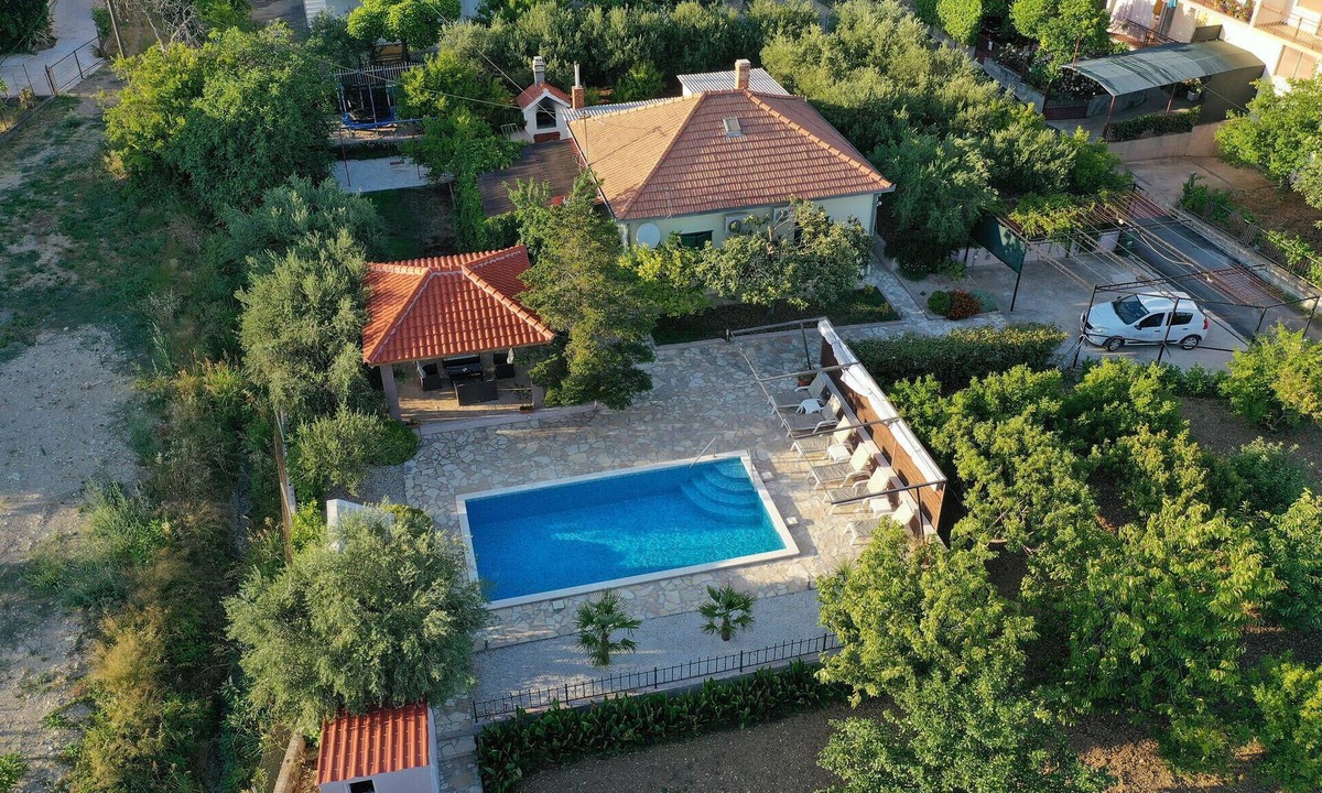 Kastel Kambelovac House | Lovely home in Kastel Kambelovac