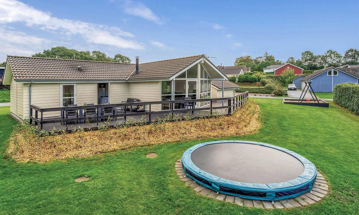 Aabenraa House | Lovely home in Aabenraa with kitchen