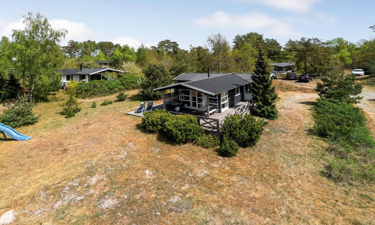 Oster Somarken House | Lovely home in Aakirkeby with kitchen