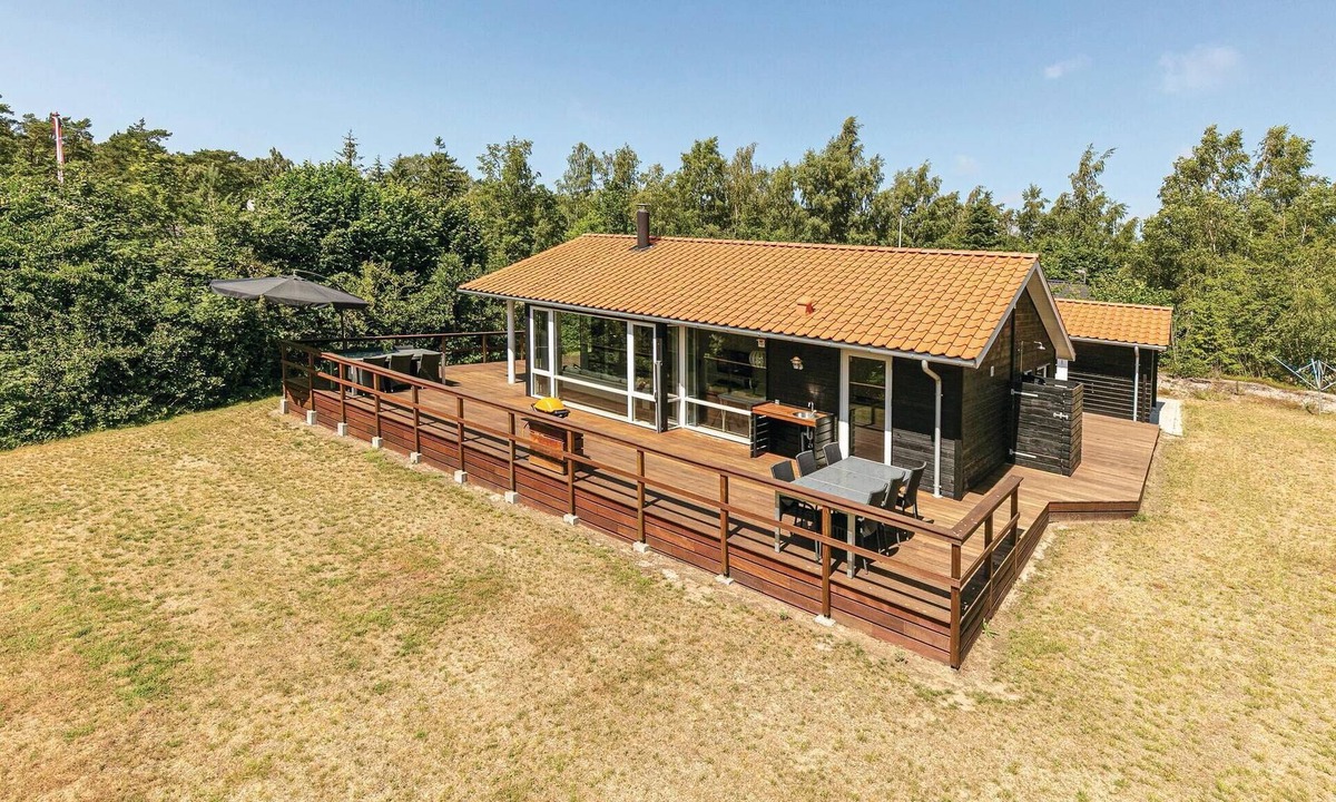 Sømarken House | Lovely home in Aakirkeby with WiFi