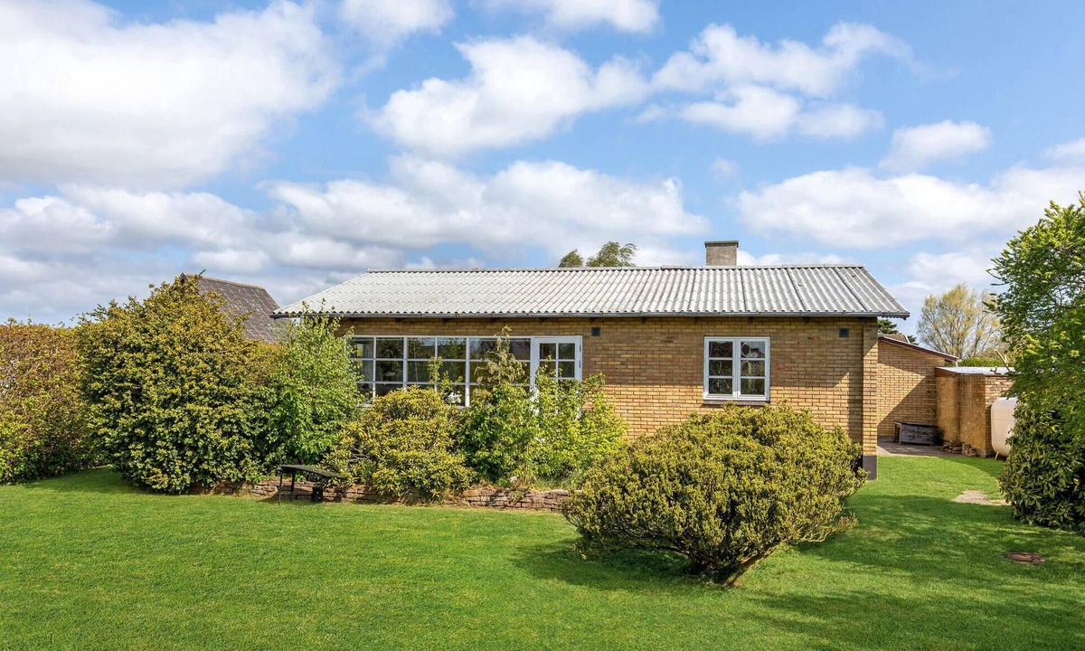 Boderne House | Lovely home in Aakirkeby with WiFi