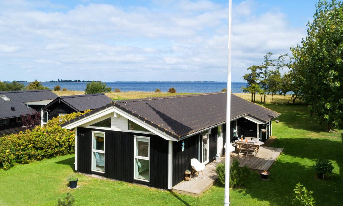 Maribo House | Lovely home in Askø with WiFi