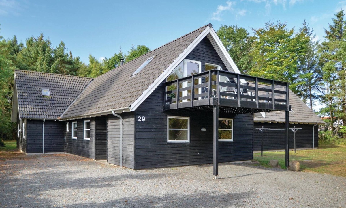 Ho House | Lovely home in Blåvand with sauna