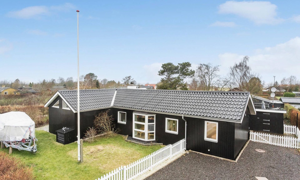Skastrup Strand House | Lovely home in Bogense with WiFi