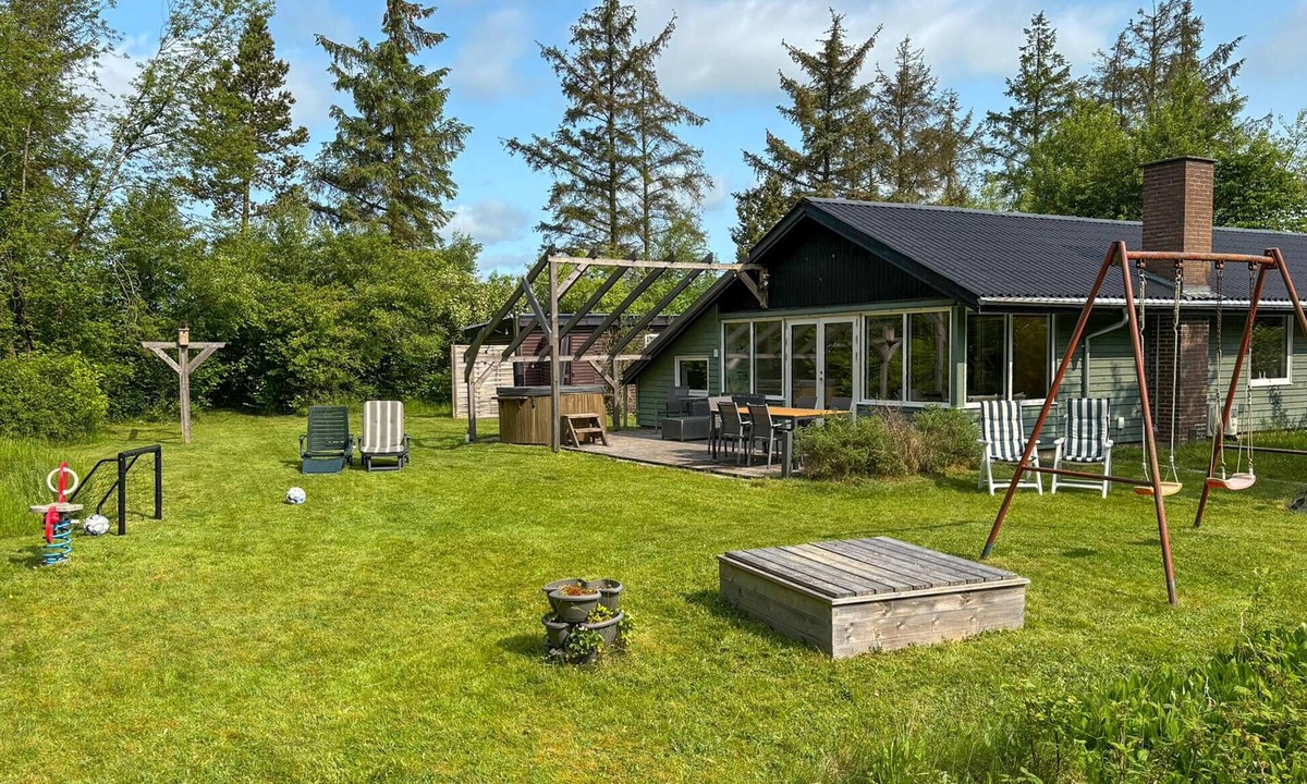 Bording House | Lovely home in Bording with kitchen