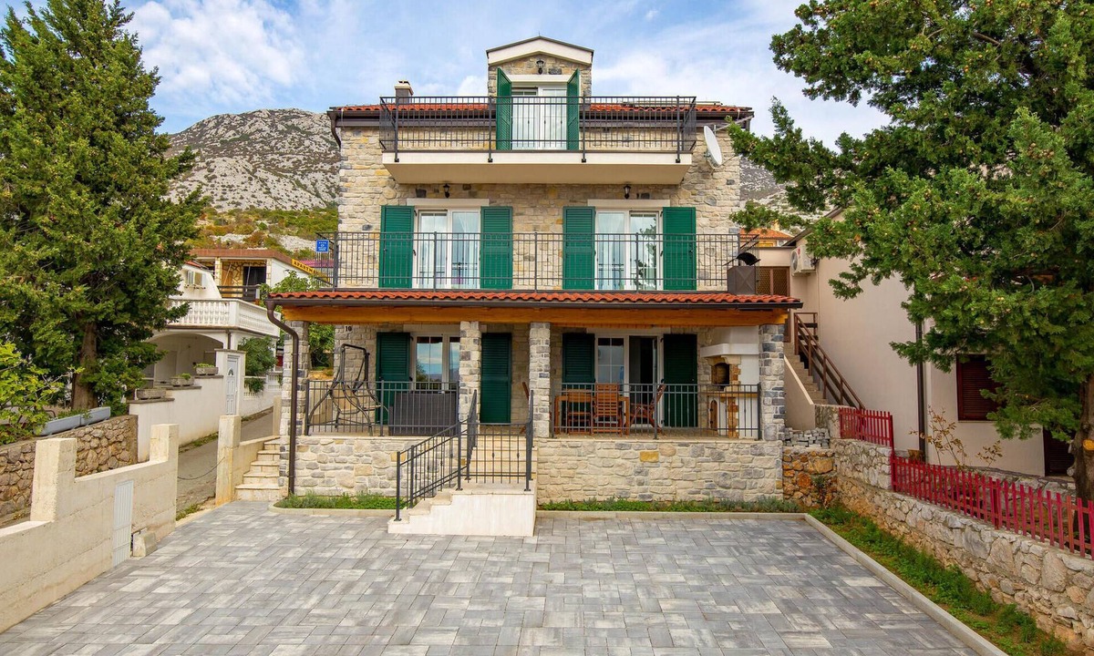 Ribarica House | Lovely home in Cesarica with sauna