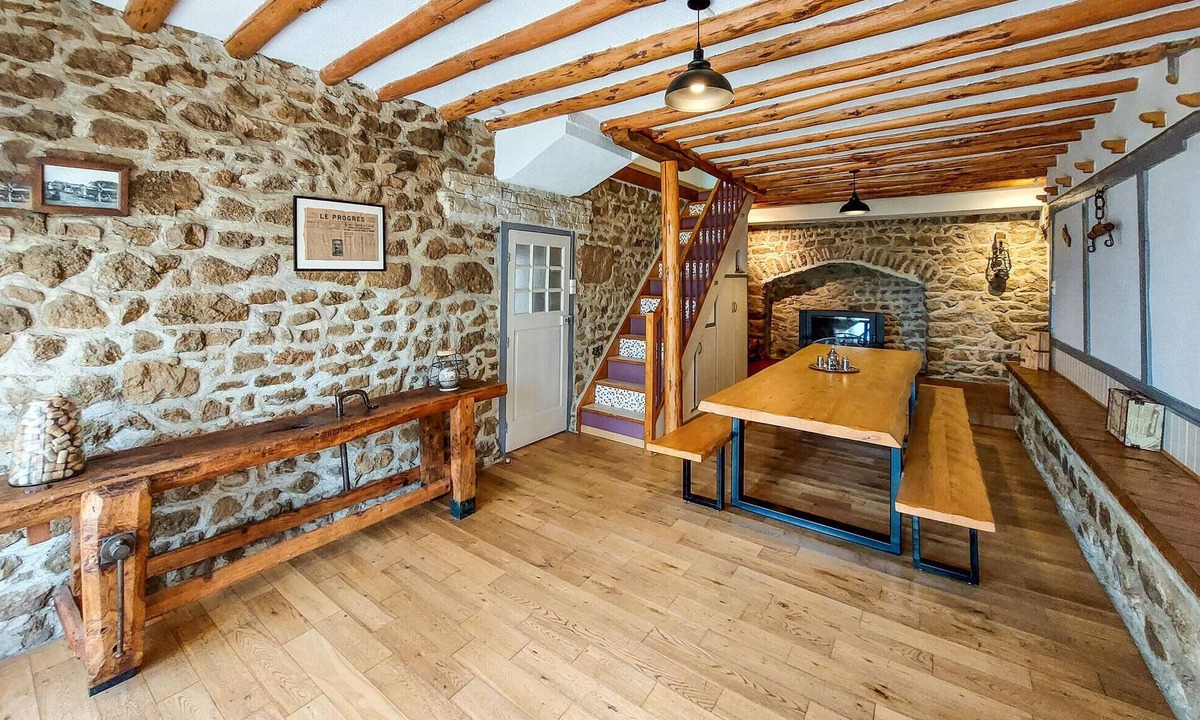 Champoly House | Lovely home in Champoly with WiFi