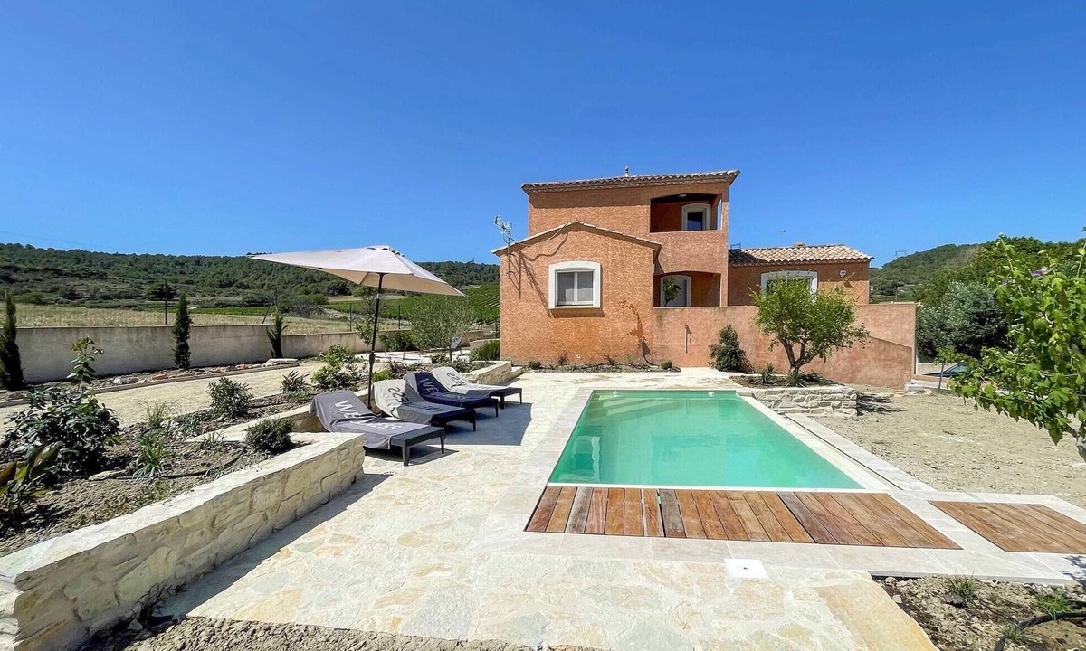 Cruzy House | Lovely home in Cruzy with kitchen